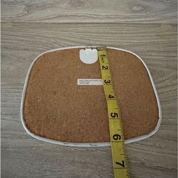 Set of 2 1970s floral cork back metal hot pad wall hangings - Picture 8 of 8